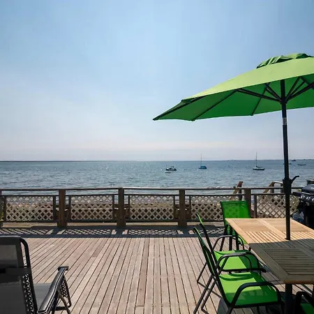 Beachfront On Commercial St Dog Friendly